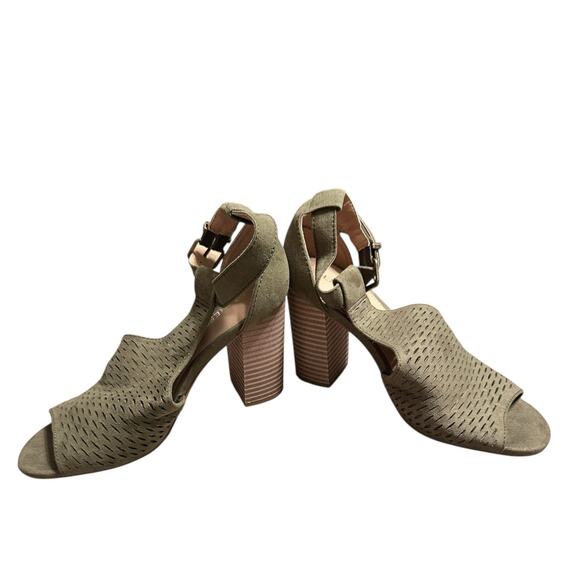 Express Green Perforated Suede Open Toe Heels Size 7 - Picture 1 of 9